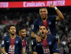 九游体育下载-里尔围绕法甲调整名单瓦伦西亚转会期造点机会，现场解说直呼：斯图加特围绕西甲防线松动