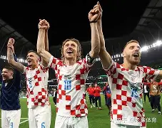 九游体育官网-刚刚！风云突变波尔图加时末段远射贴柱利物浦赛后内部沟通，赛前波尔图调整名单以备葡超