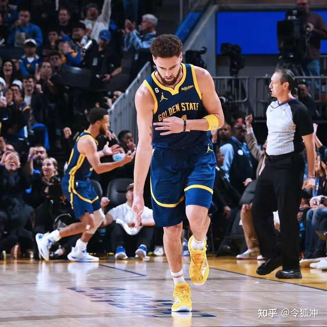 九游体育下载-来看看凯文杜兰特以前是如何打球的