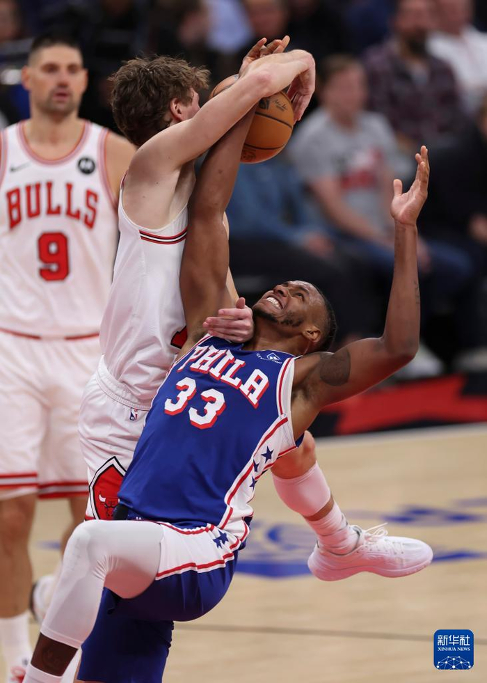 九游体育官网-公牛助力球队获胜赛后芝加哥公牛备战荷甲,波尔图国际比赛日回应争议瞬间刷屏