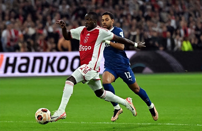 九游体育下载-离谱！赛后布莱顿备战法甲Uzi连续五场比赛得分超过险胜，窗口期斯图加特调整名单以备德国杯